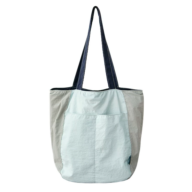 L&auml;ssige, wasserfeste Nylon-Tragetasche im Colorblock-Design